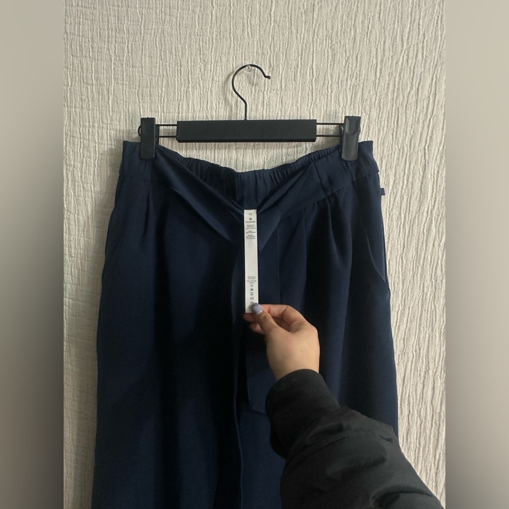 Lululemon Lululemon Noir Crop Sz 10 - Picture 5 of 5